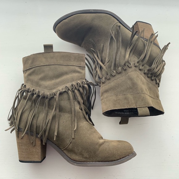 Shoes - 🍂 Fall Fringe Booties
